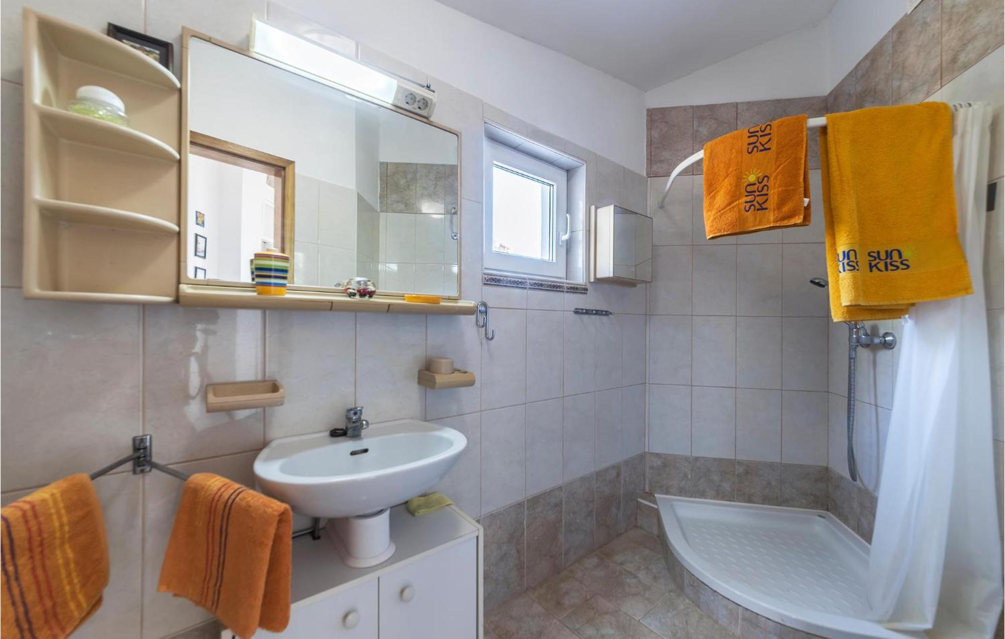 Beautiful Apartment In Barbariga With Kitchen Extérieur photo