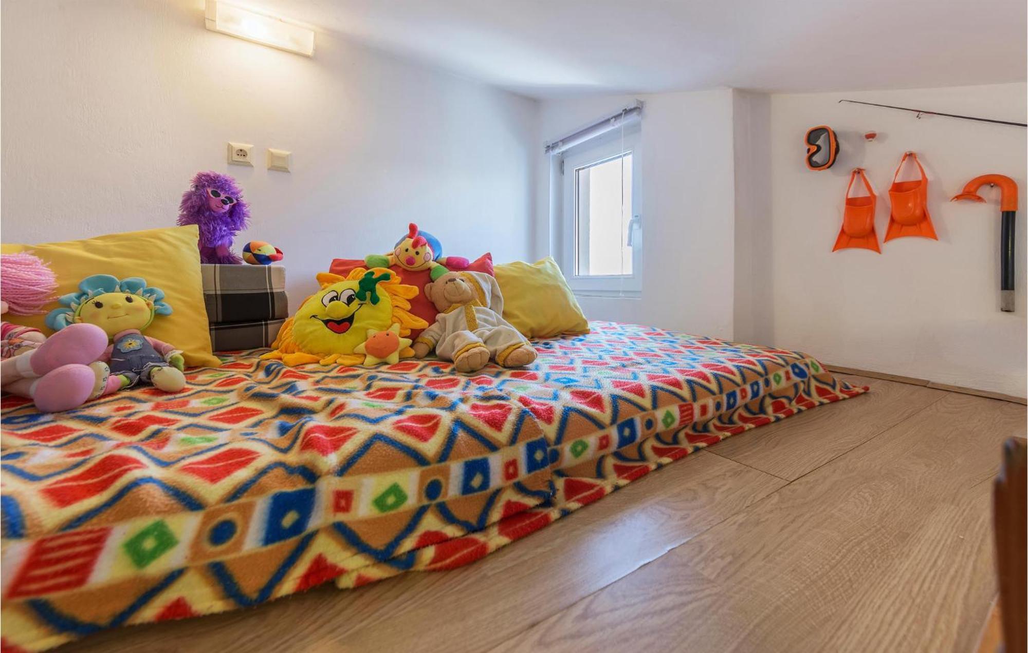 Beautiful Apartment In Barbariga With Kitchen Extérieur photo